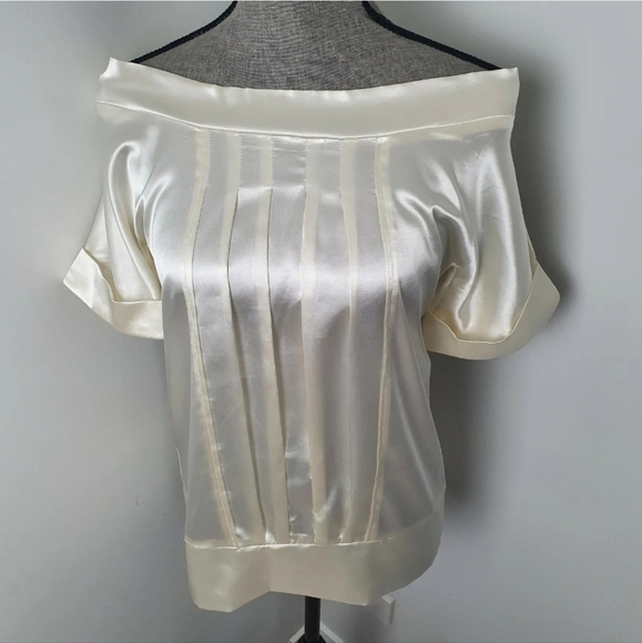 Review White Cream Size 10 Satin Feel Soft Shoulder Women's Top Shirt Blouse - Picture 10 of 12